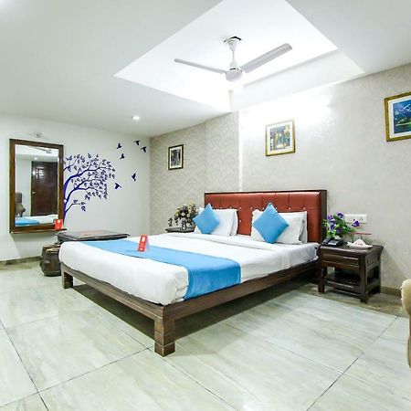 Oyo 893 Hotel Seven Ahmedabad Exterior photo