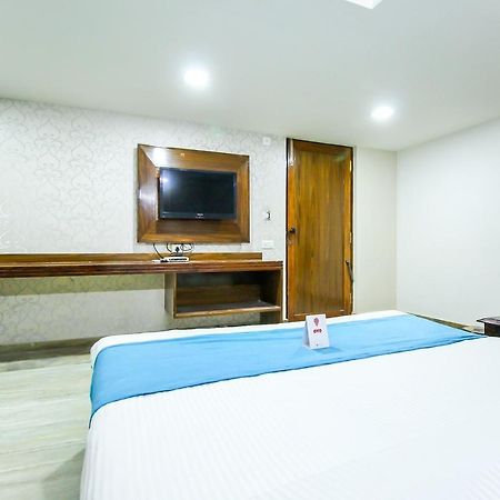 Oyo 893 Hotel Seven Ahmedabad Exterior photo