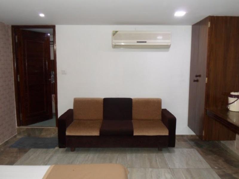 Oyo 893 Hotel Seven Ahmedabad Exterior photo
