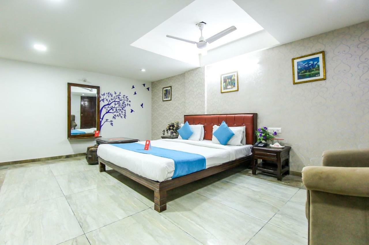 Oyo 893 Hotel Seven Ahmedabad Exterior photo