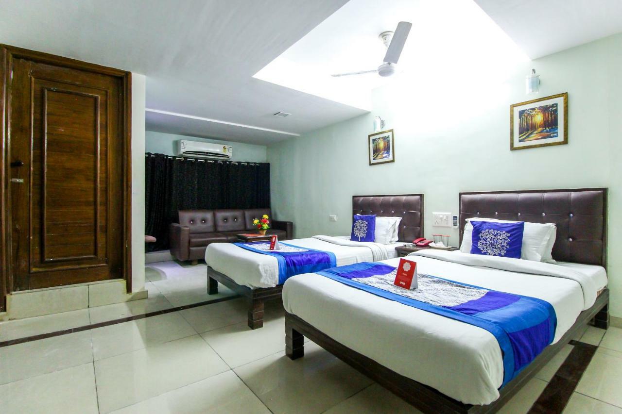 Oyo 893 Hotel Seven Ahmedabad Exterior photo
