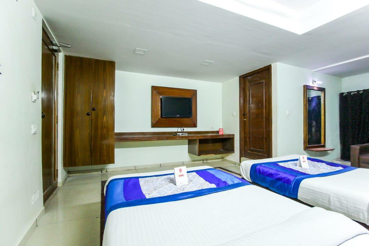 Oyo 893 Hotel Seven Ahmedabad Exterior photo