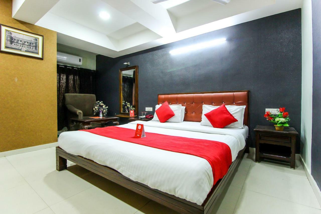 Oyo 893 Hotel Seven Ahmedabad Exterior photo