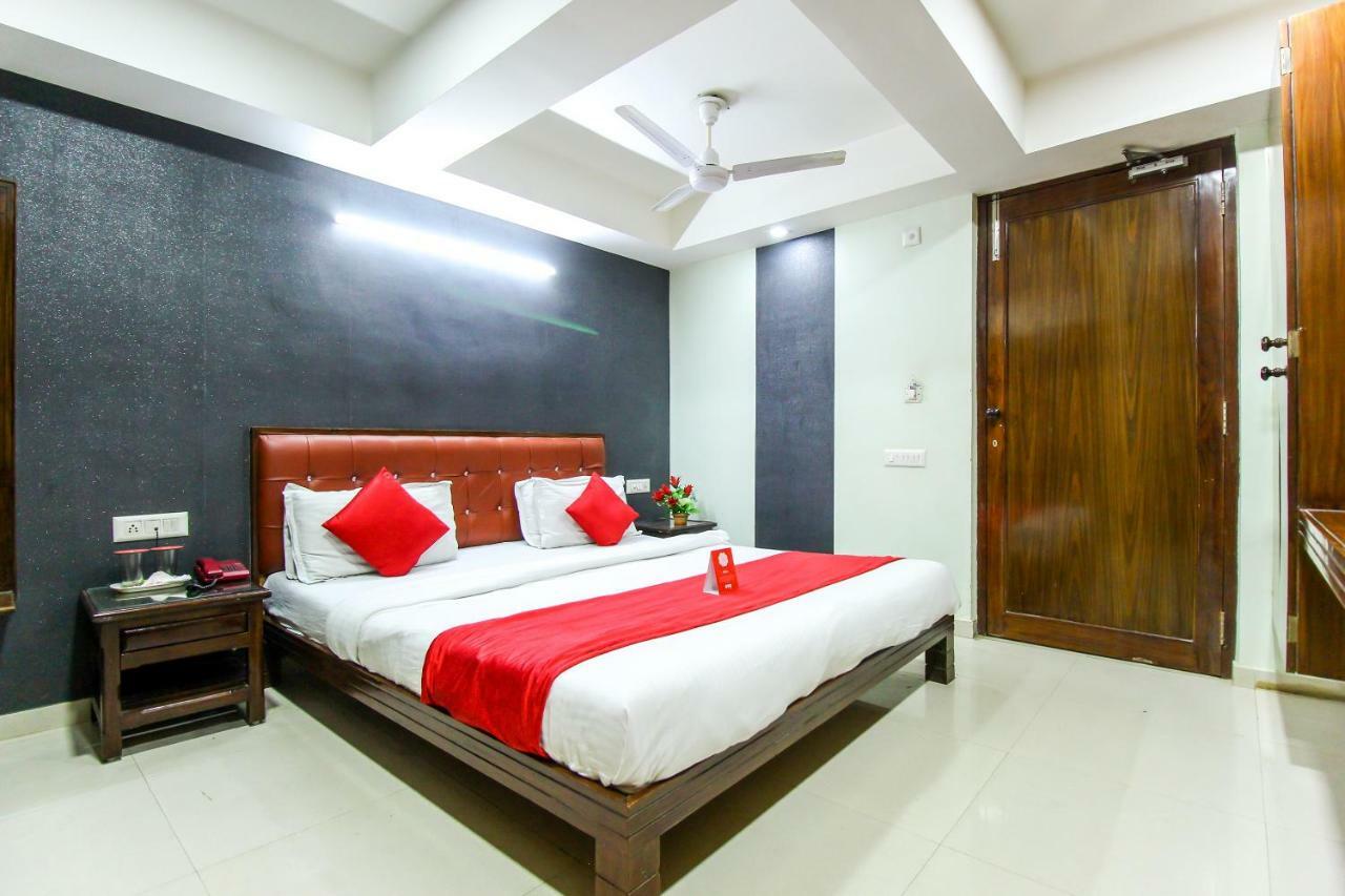 Oyo 893 Hotel Seven Ahmedabad Exterior photo
