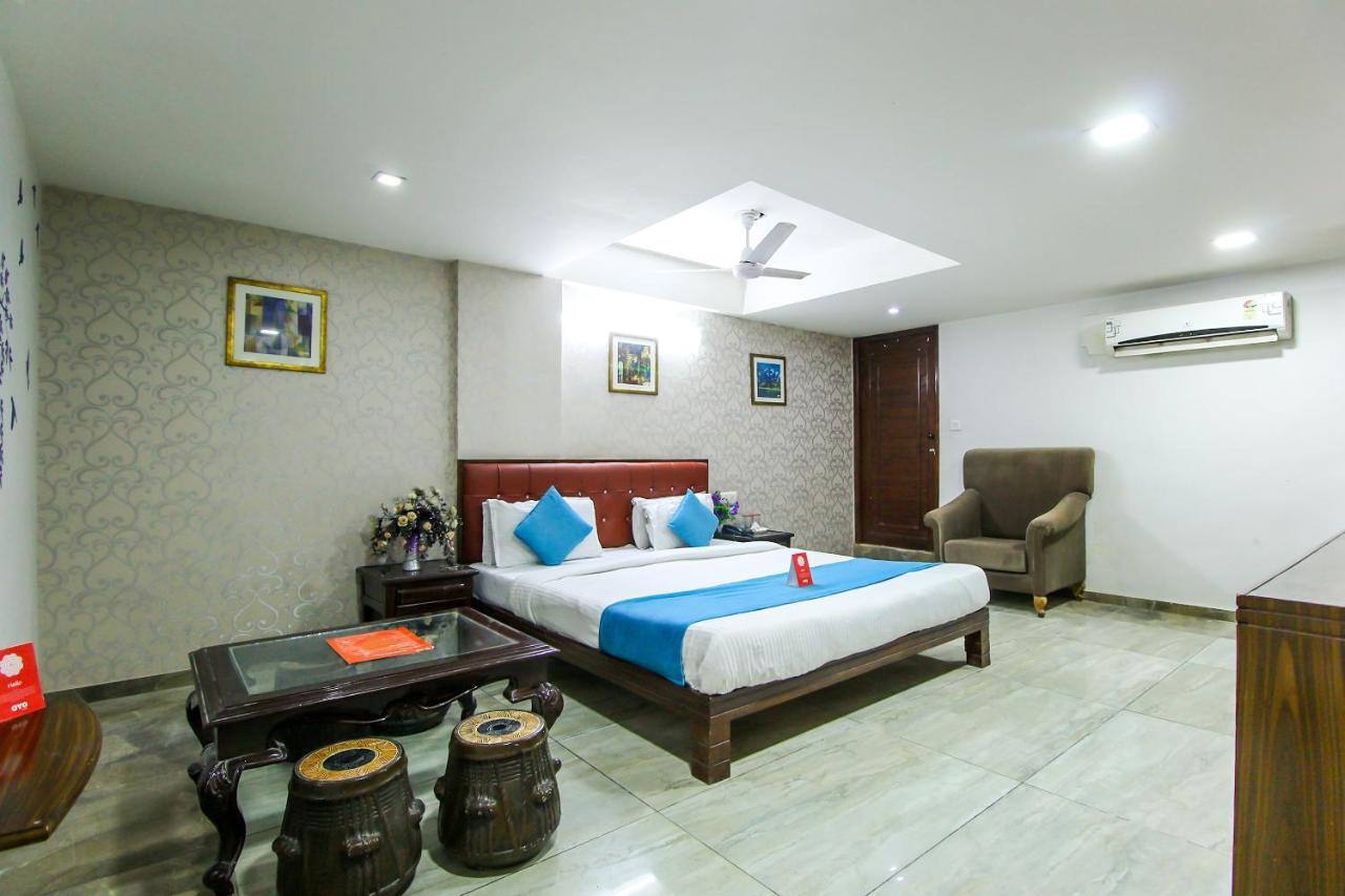 Oyo 893 Hotel Seven Ahmedabad Exterior photo