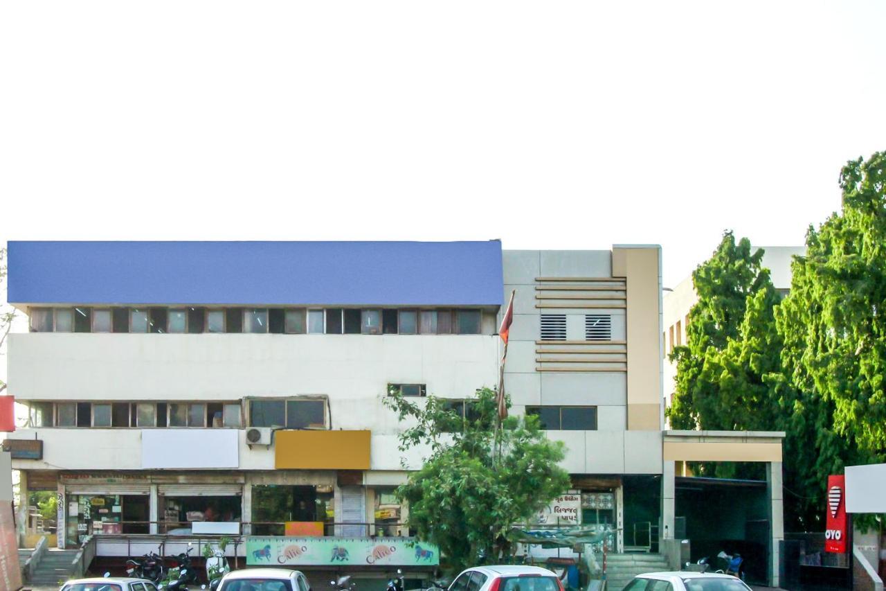 Oyo 893 Hotel Seven Ahmedabad Exterior photo